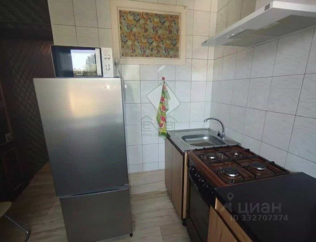 Россия, Саратовская область, Энгельс, 2-й микрорайон, 28, фото 2