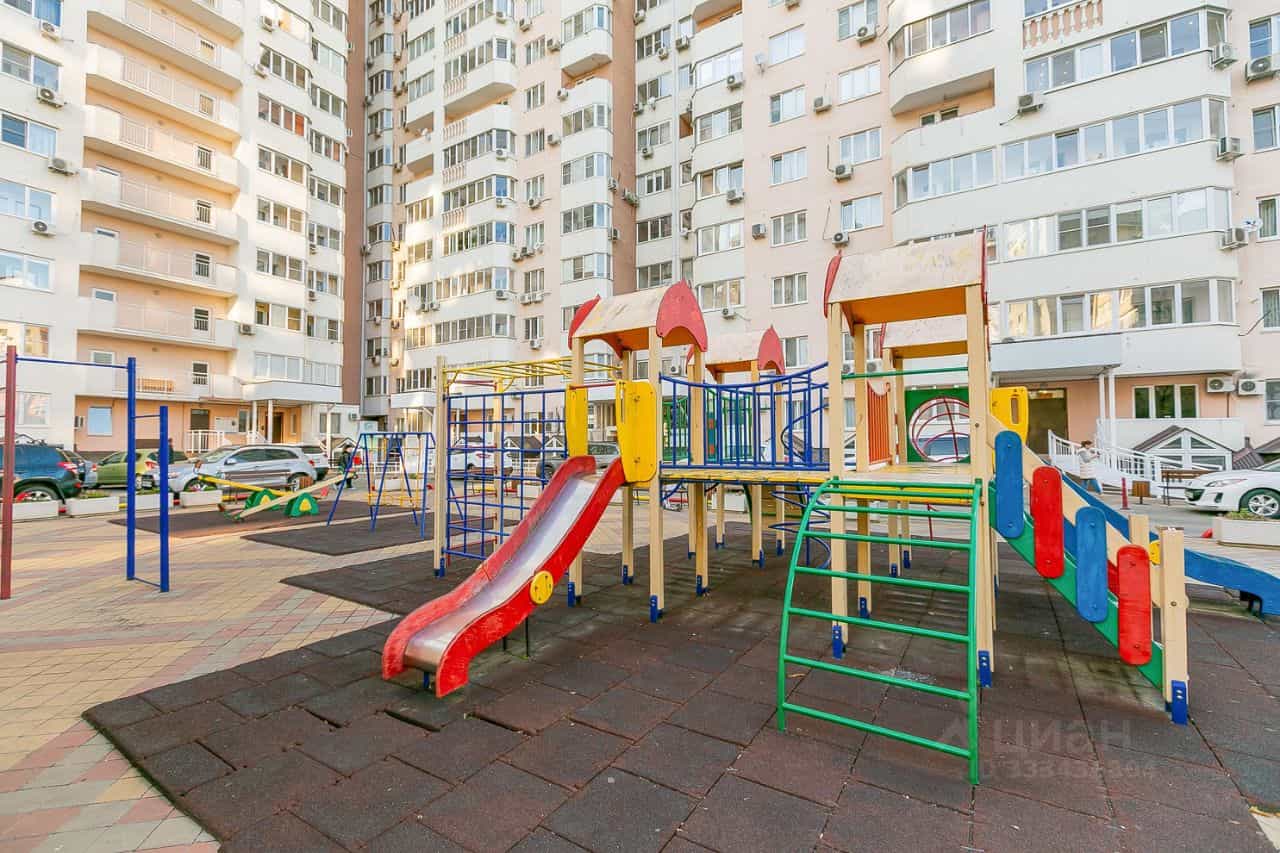 Россия, Краснодар, микрорайон Центральный, улица Кубанская Набережная, 64, фото 2