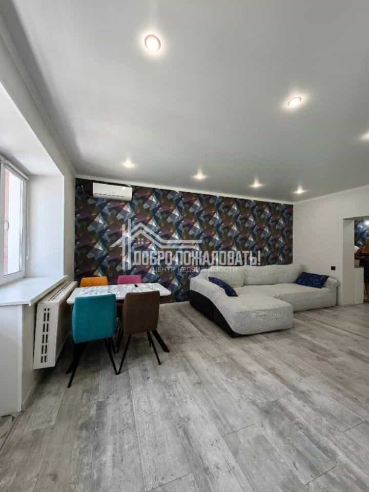 Россия, Республика Хакасия, Абакан, улица Авиаторов, 6, фото 5
