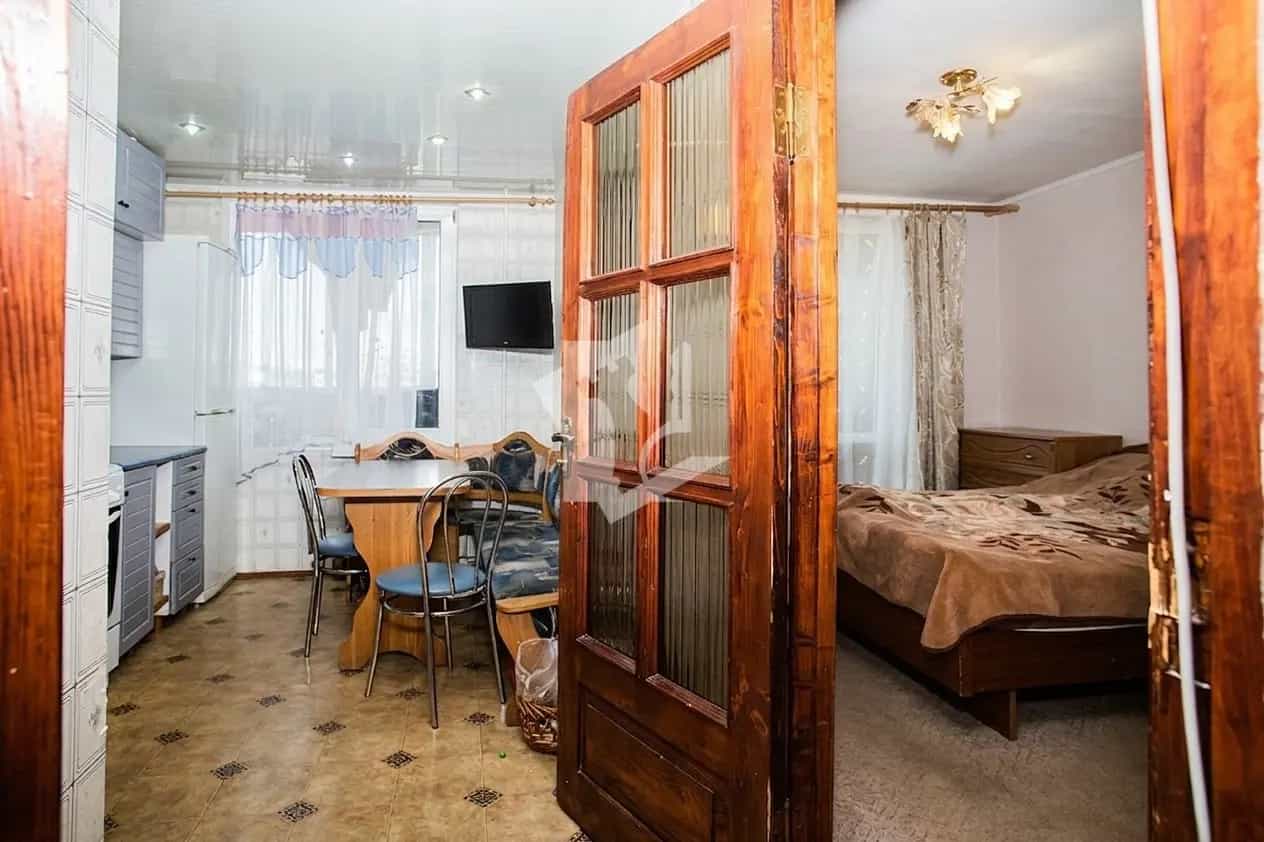 Беларусь, Минская область, Березино, улица Победы, 19, фото 15