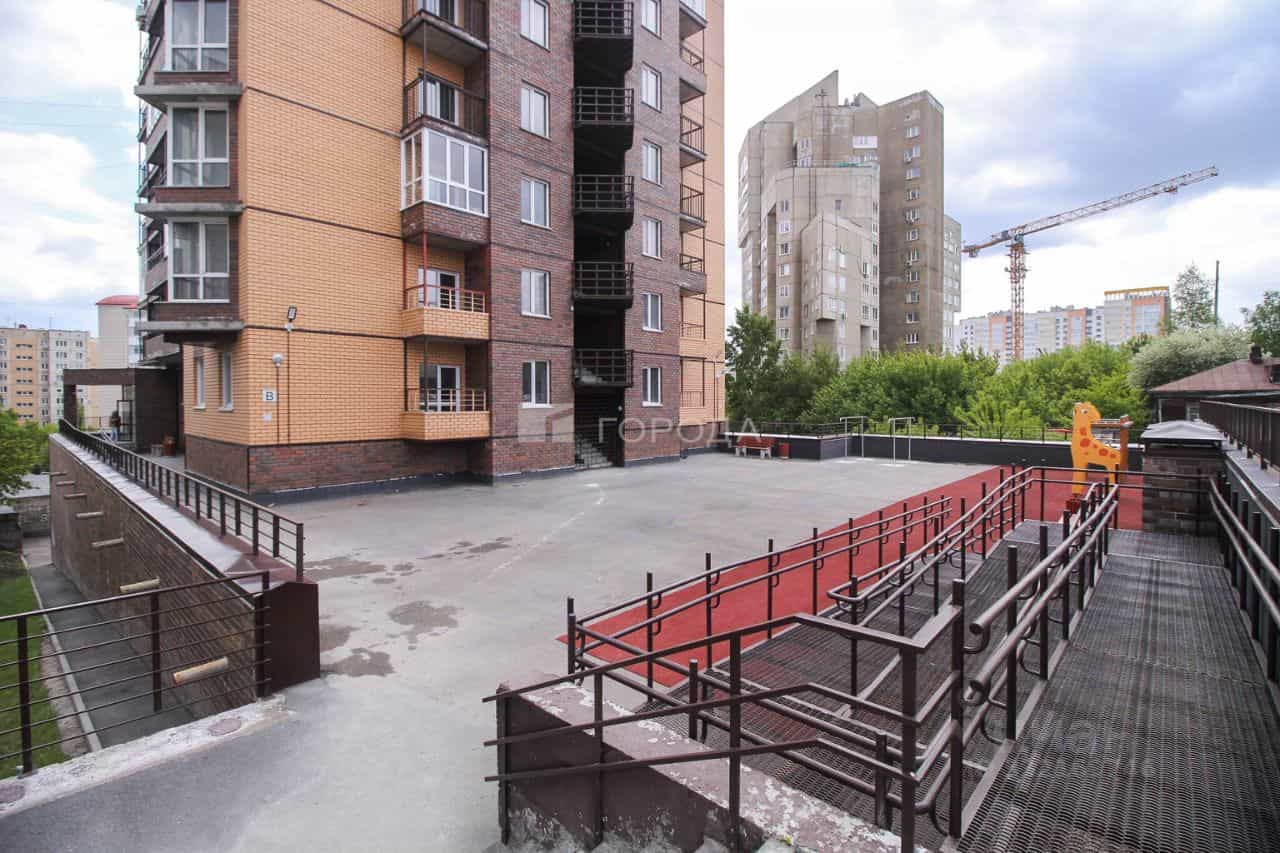 Россия, Алтайский край, Барнаул, улица Папанинцев, 143, фото 3