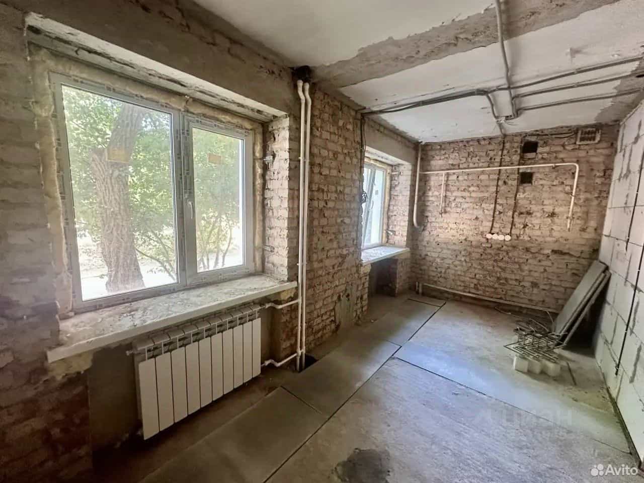 Россия, Псковская область, Великие Луки, площадь Калинина, 4