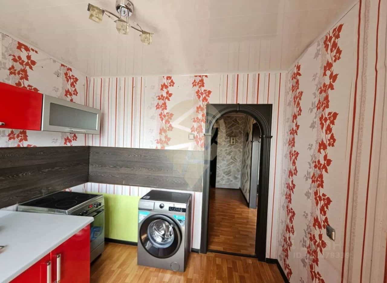 Россия, Белгородская область, Старый Оскол, микрорайон Королёва, 10, фото 2