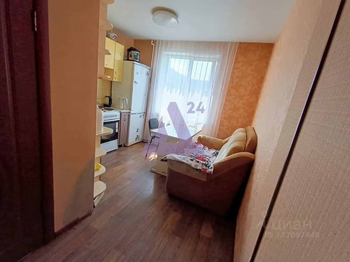 Россия, Алтайский край, Барнаул, микрорайон Докучаево, улица Шукшина, 18, фото 4