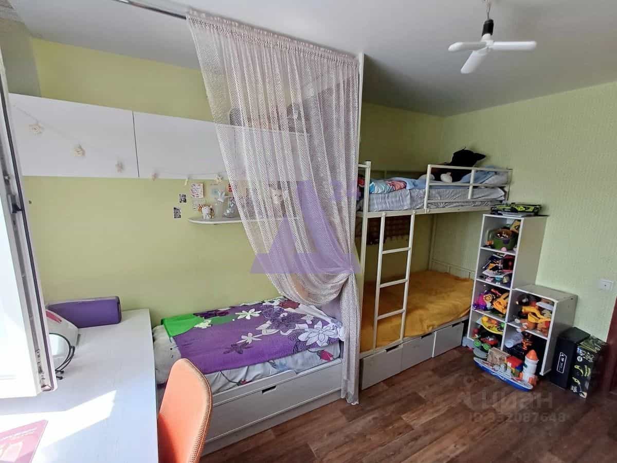 Россия, Алтайский край, Барнаул, микрорайон Докучаево, улица Шукшина, 18, фото 7