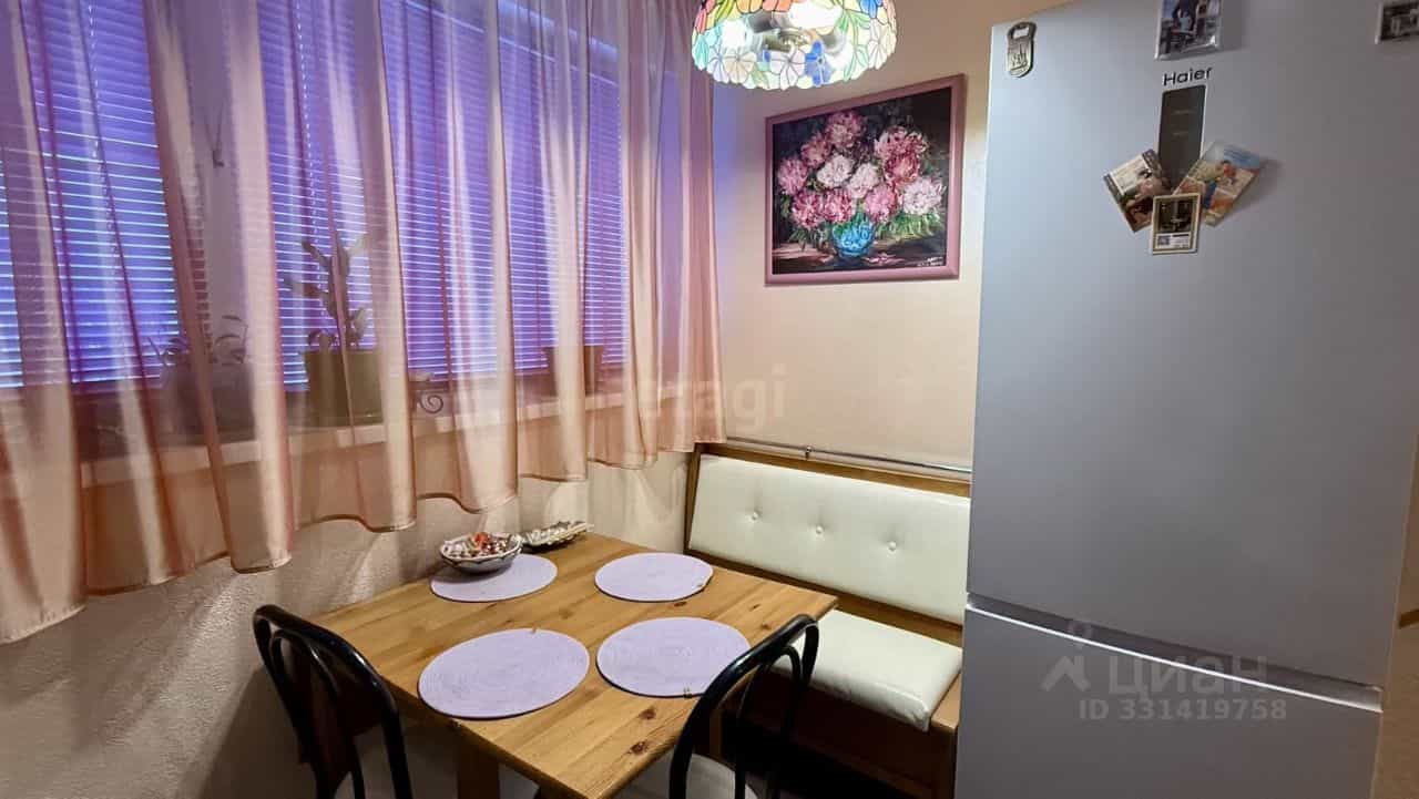 Россия, Ямало-Ненецкий автономный округ, Новый Уренгой, Ленинградский проспект, 8Б, фото 8