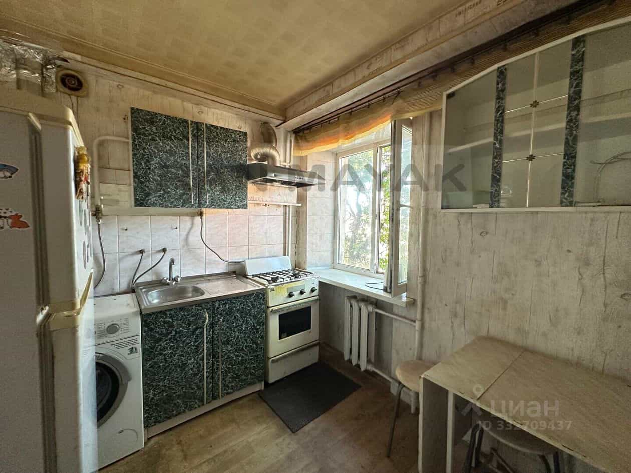 Россия, Республика Адыгея (Адыгея), Майкоп, улица Ленина, 92, фото 5