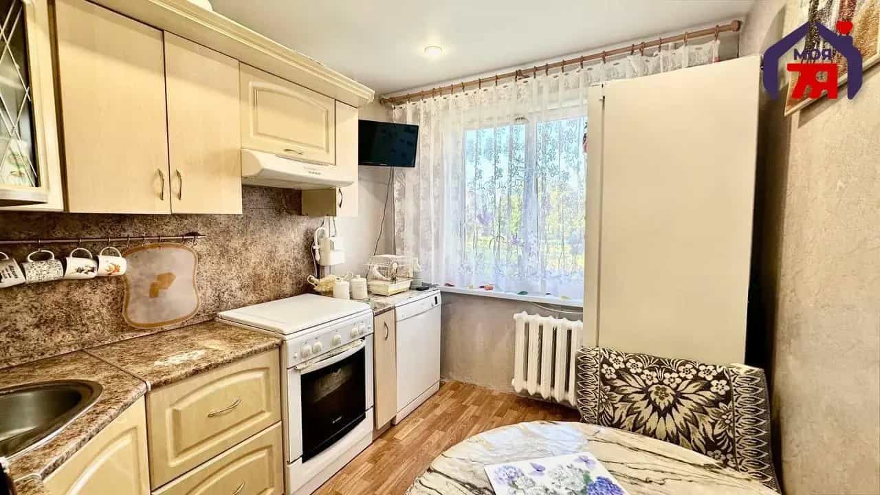 Беларусь, Минская область, Слуцк, Молодёжная улица, 4, фото 4