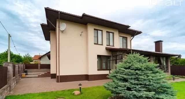 Беларусь, Минский район, Ждановичский сельсовет, агрогородок Ратомка, Тополиная улица, 3