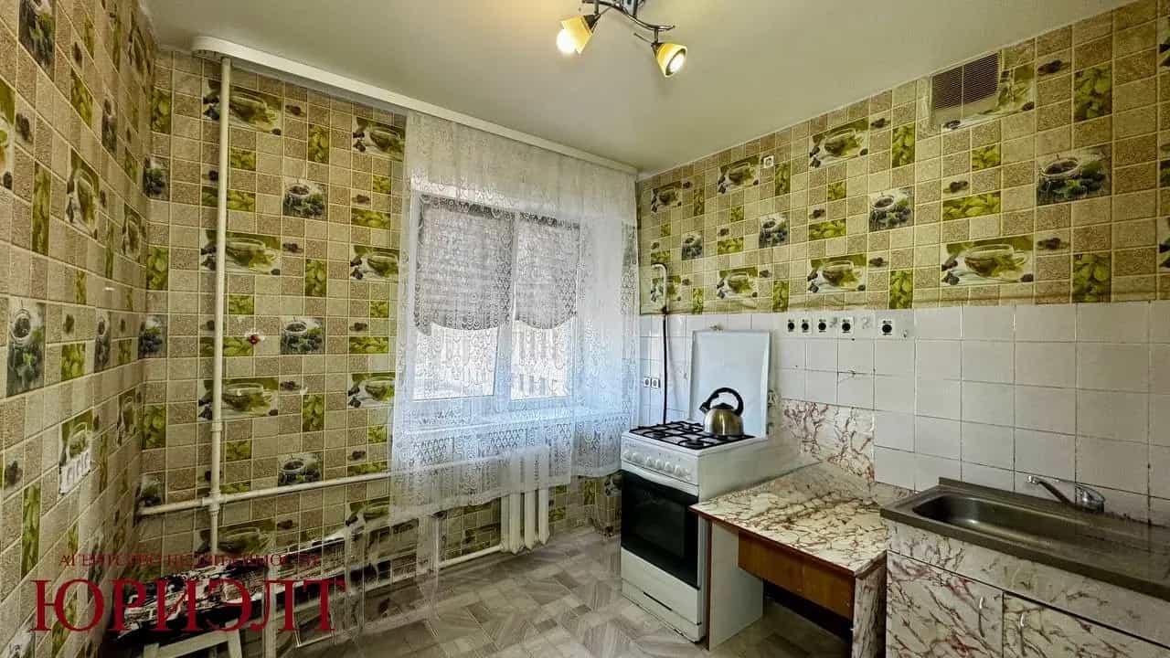 Беларусь, Минская область, Борисов, проспект Революции, 5, фото 2
