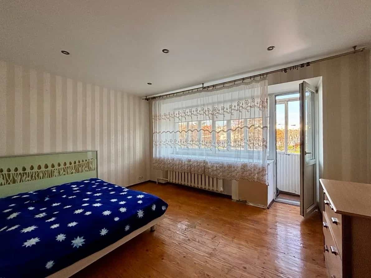 Беларусь, Минск, улица Ванеева, 12
