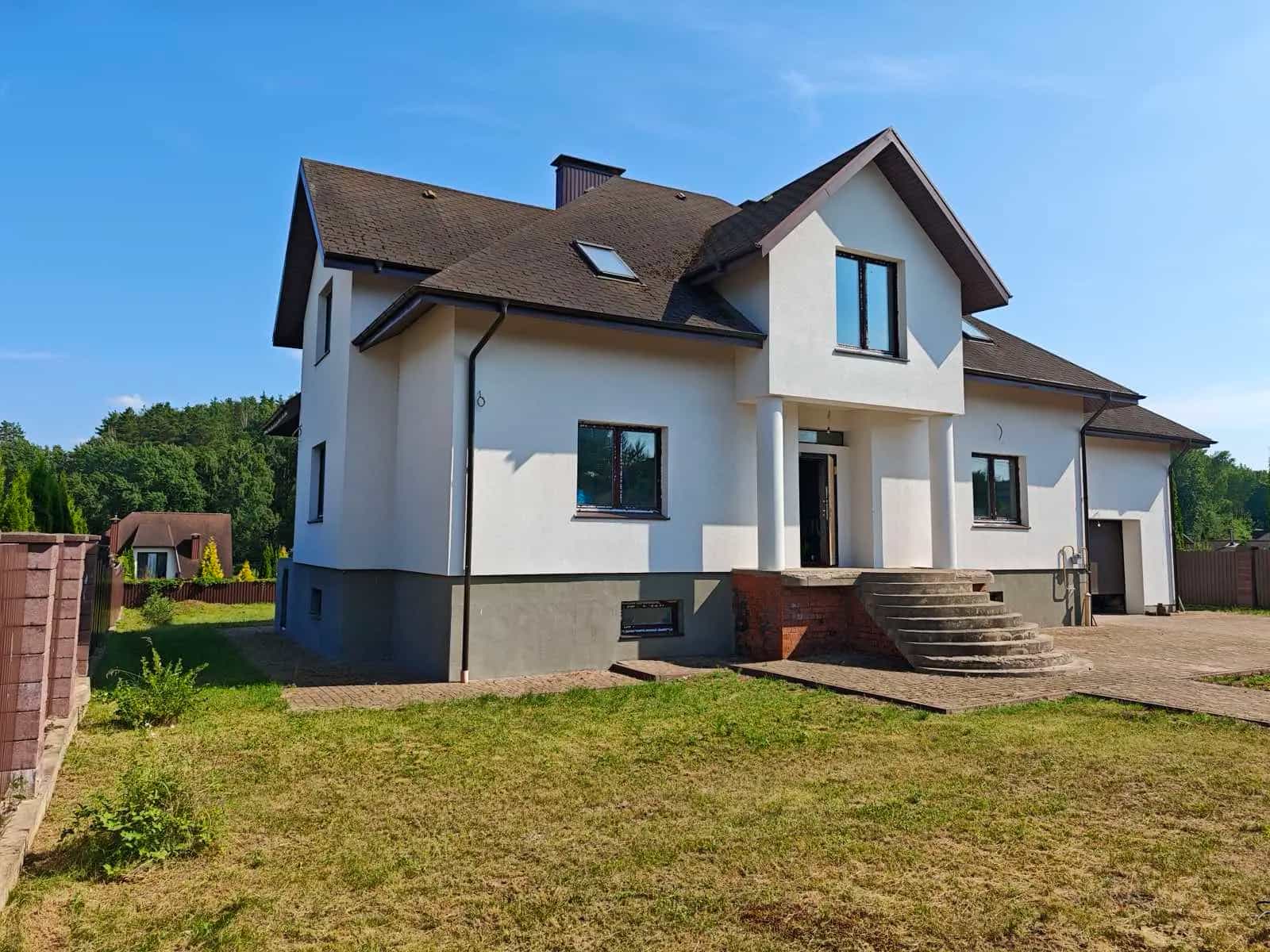 Беларусь, Минский район, Ждановичский сельсовет, агрогородок Ратомка, Лазурная улица, 7