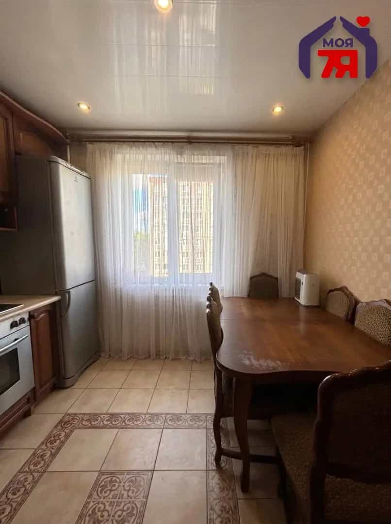 Беларусь, Минская область, Солигорск, улица Ленина, 10Б