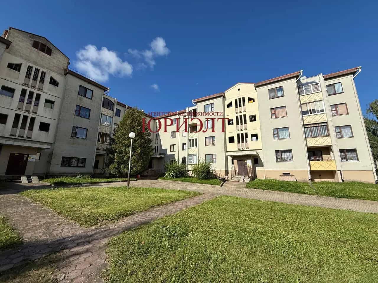Беларусь, Гродненская область, Волковысский район, городской посёлок Россь, улица 8 Марта, 12