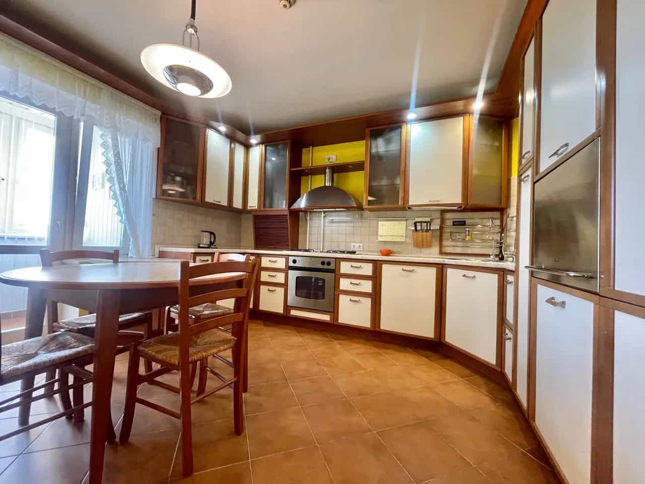 Беларусь, Гродно, улица Парижской Коммуны, 9, фото 5