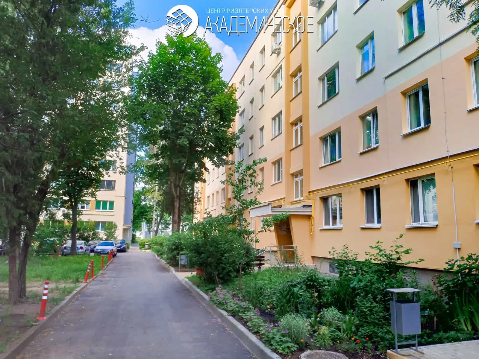 Беларусь, Минск, улица Максима Богдановича, 72